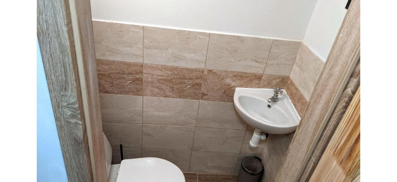 Chalupa U Rybnika Strehom Dolní Bousov المظهر الخارجي الصورة